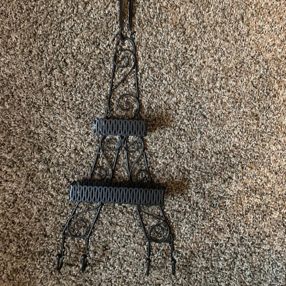 Room decor. - Picture 3 of 3